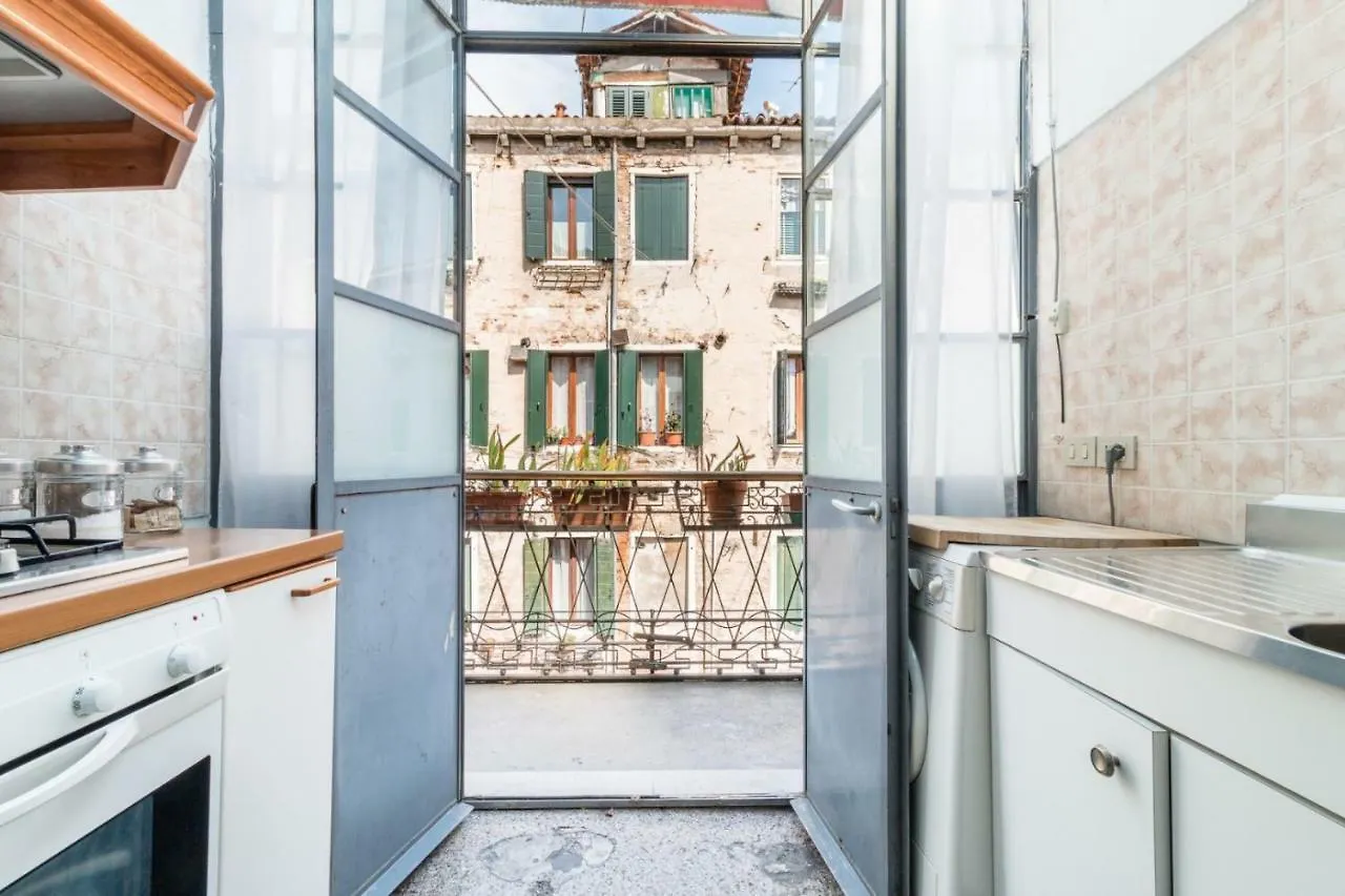 The Venetian Canal View location